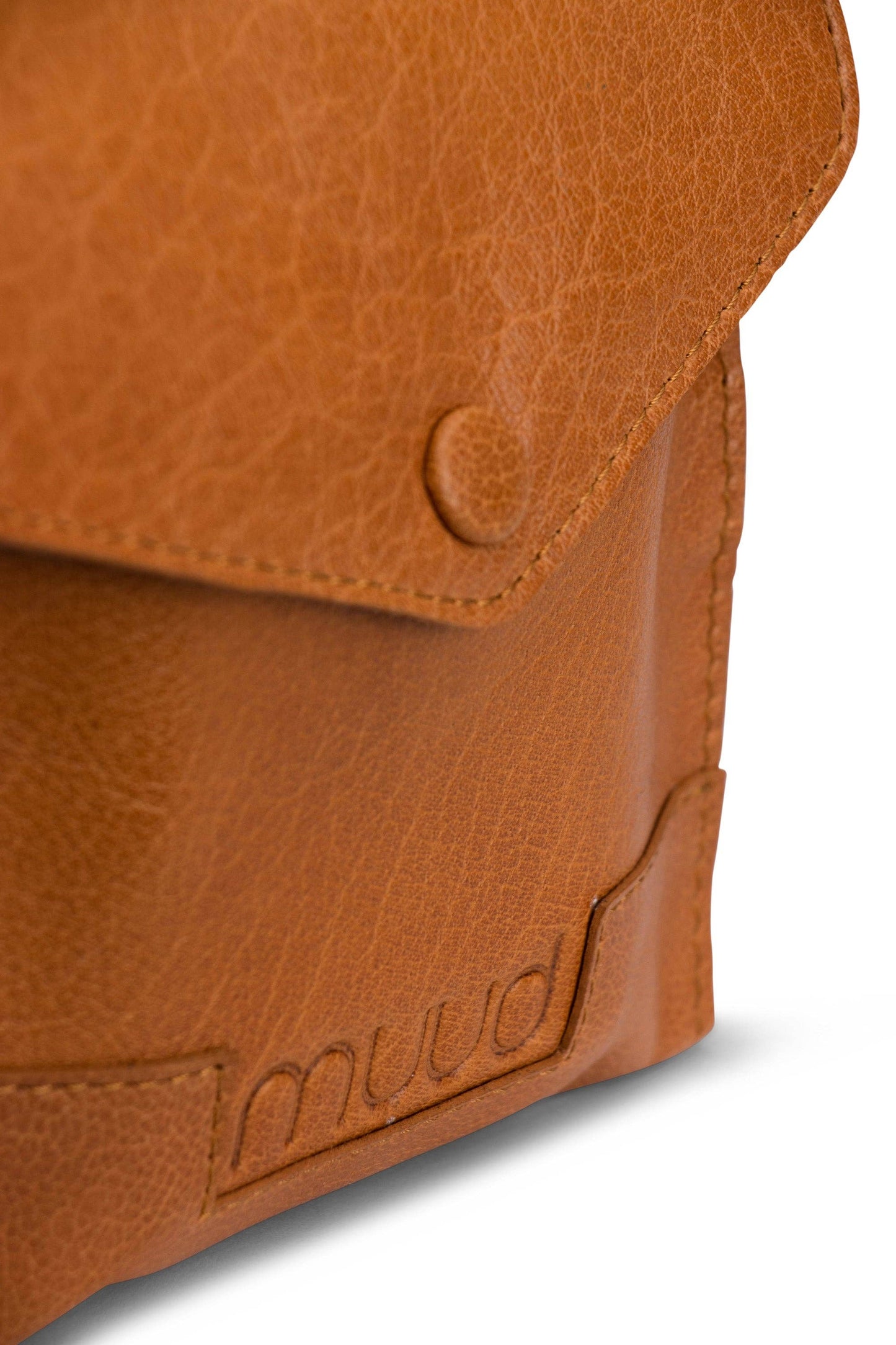 Betina Needle Case: Black / One size