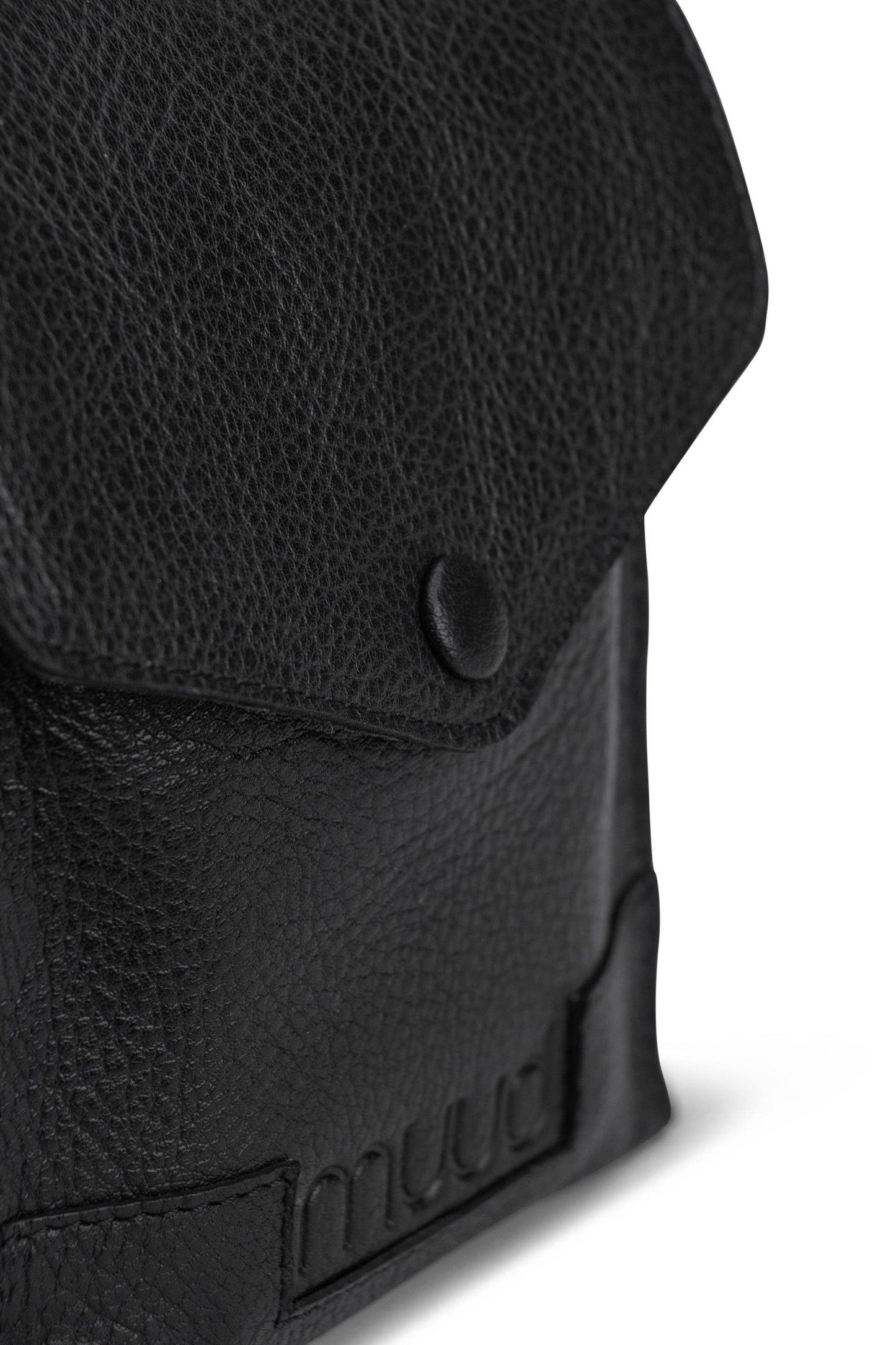 Betina Needle Case: Black / One size