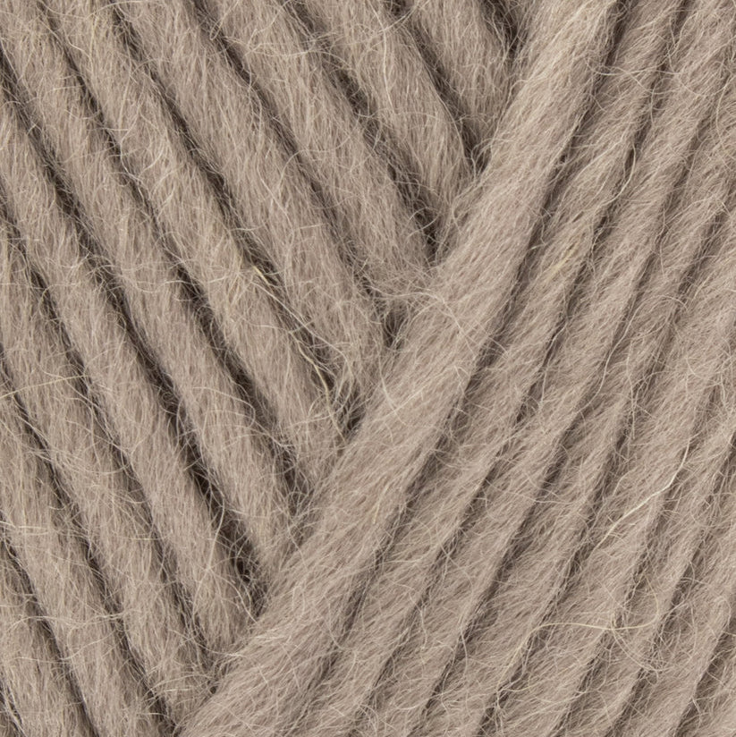 Close-up of beige yarn strands