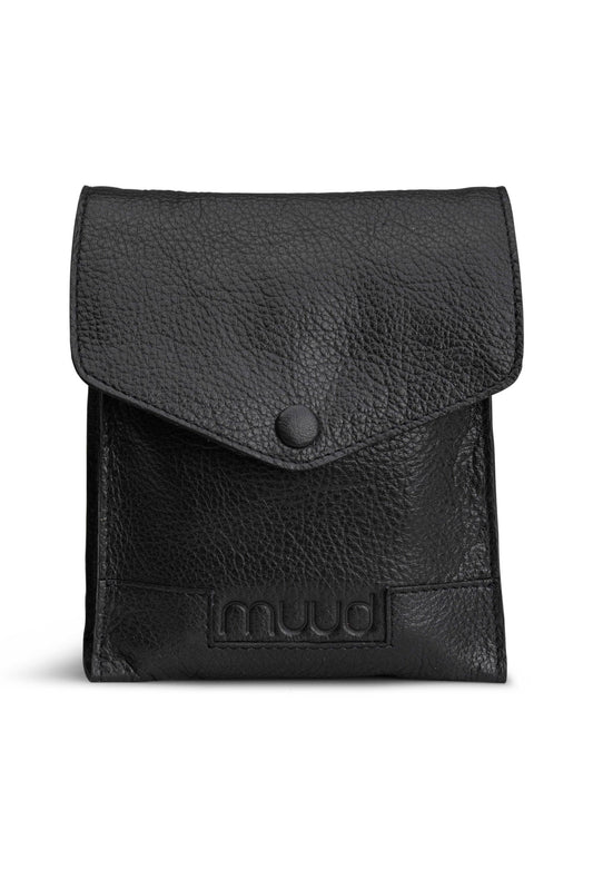 Betina Needle Case: Black / One size